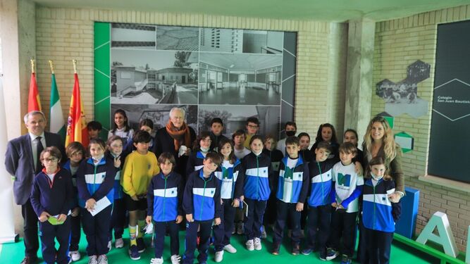 La Junta destaca «la relevancia» del Colegio San Juan Bautista en la inauguración de la exposición en los Marianistas
